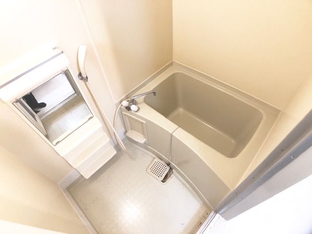 バス・シャワールーム　疲れを摂って頂ける改装済みの浴室