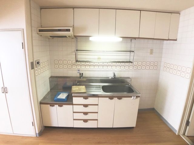 キッチン　ガスコンロ設置タイプの広いキッチン