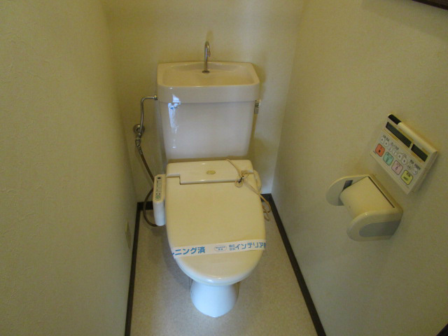 トイレ　温水洗浄便座
