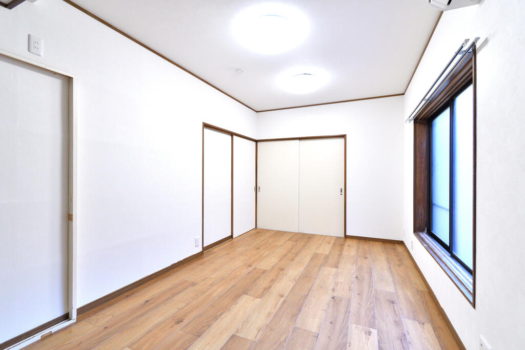 その他部屋・スペース　1階洋室8.3帖(エアコン付）