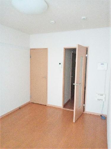 居室・リビング　備品は部屋毎に異なります。１Ｆのみフローリング