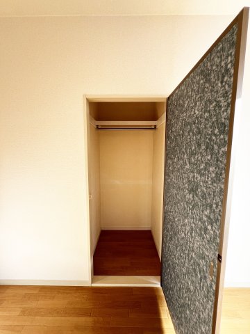 収納　洋室の収納はクローゼット仕様