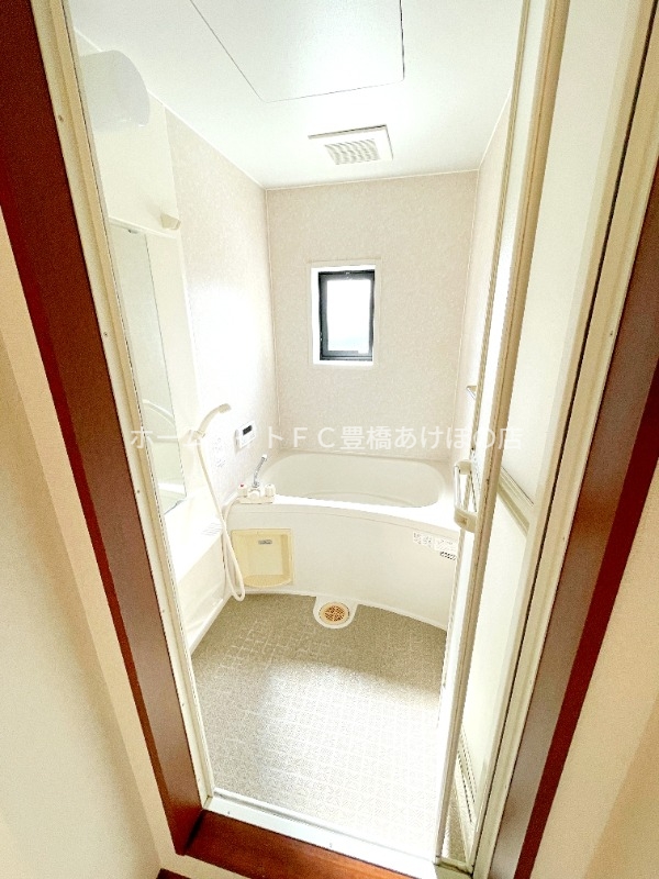 バス・シャワールーム　同型別部屋写真（反転）