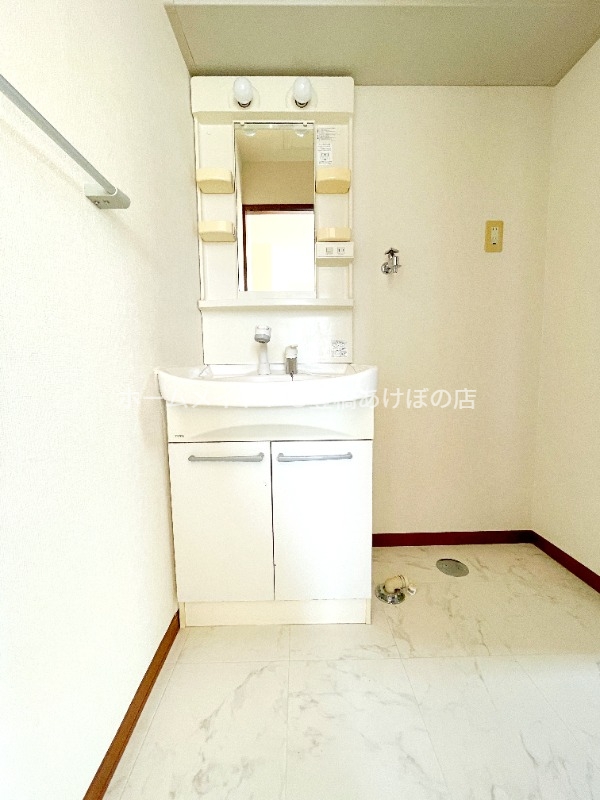 洗面設備　同型別部屋写真（反転）