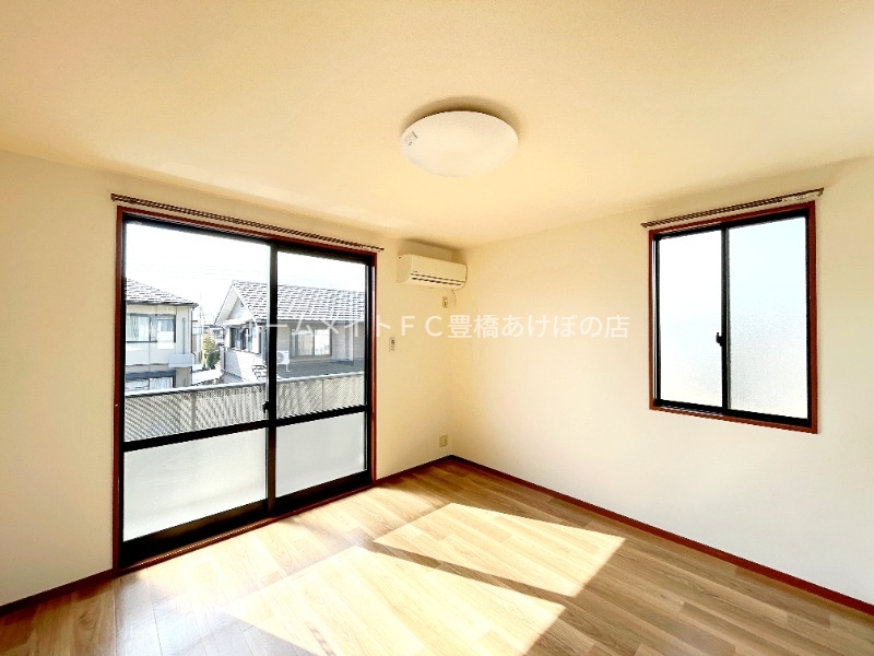 居室・リビング　同型別部屋写真（反転）