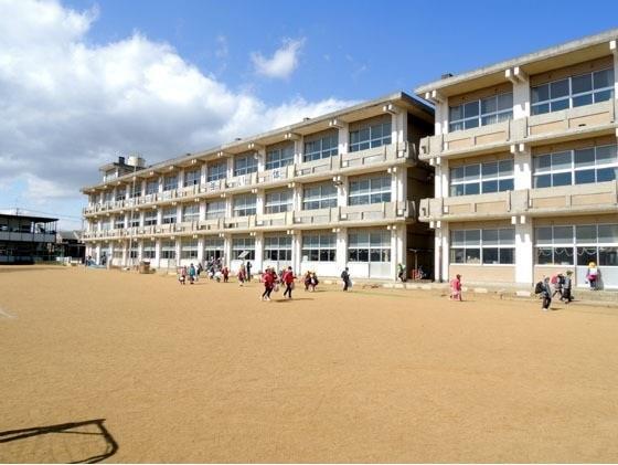 小学校　福島市立瀬上小学校（小学校）まで920m