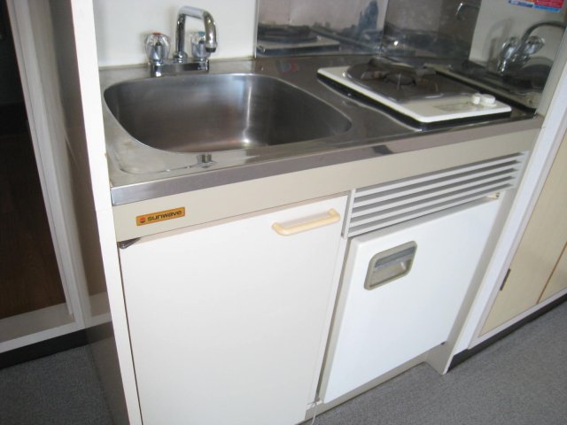 キッチン　同物件、別号室のものです。