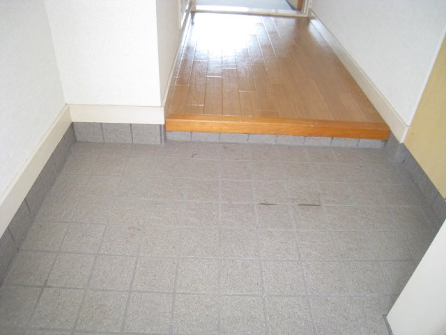 玄関　同物件、別号室のものです。