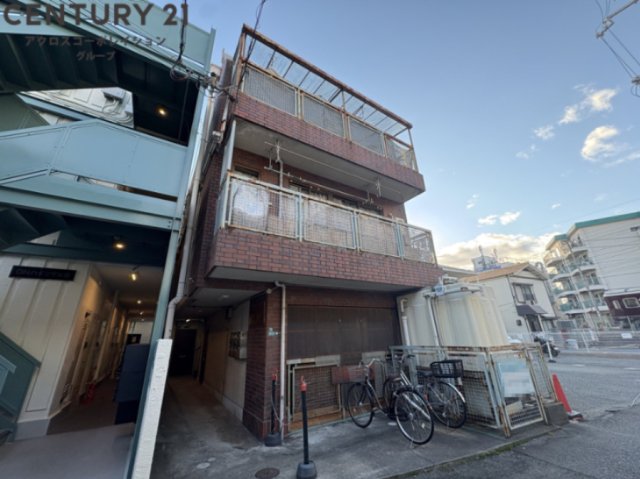 建物外観　敷地内に駐輪スペースがあります