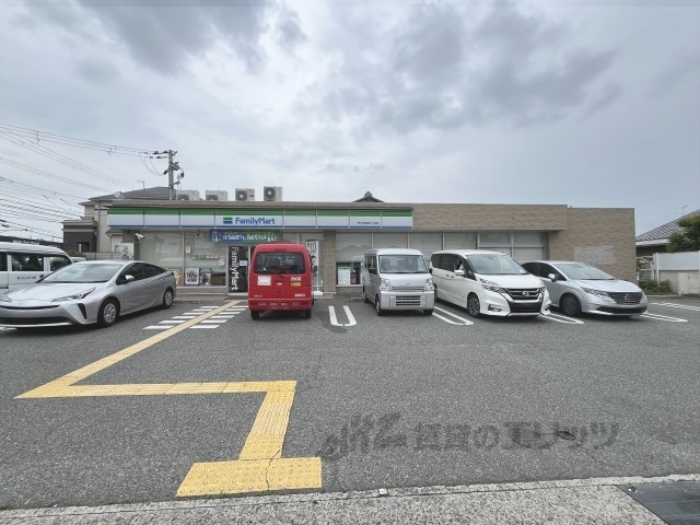 コンビニ　ファミリーマート伊丹荒牧四丁目（コンビニ）まで450m