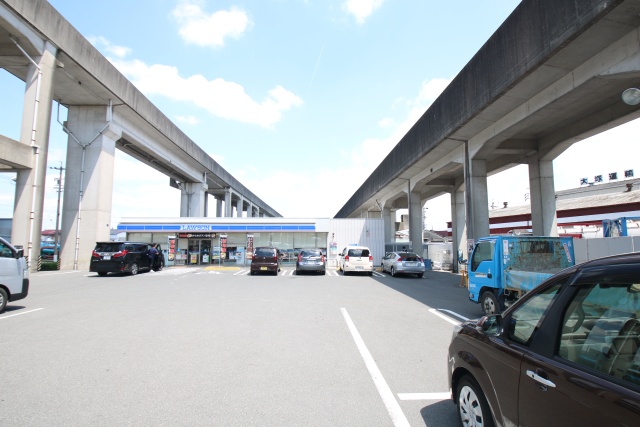 コンビニ　ローソン　西区見寄町店（コンビニ）まで300m