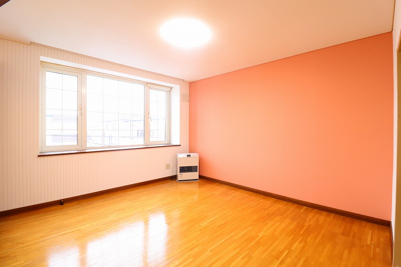 居室・リビング　窓が大きいため、明るいリビングです★