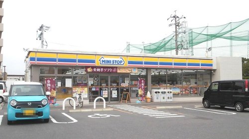 コンビニ　ミニストップ 津栗真町屋店（コンビニ）まで334m