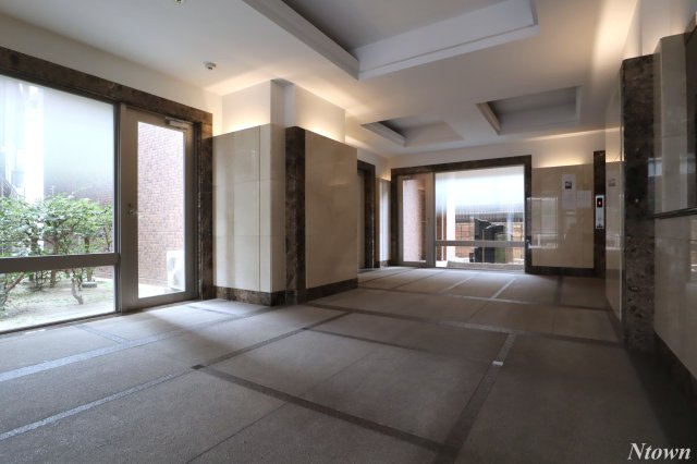 ロビー　落ち着いたロビーです