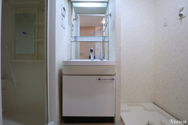 洗面設備　使いやすい独立洗面台です