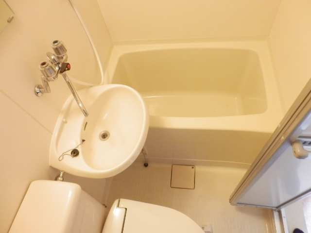 洗面設備　同物件内参考画像