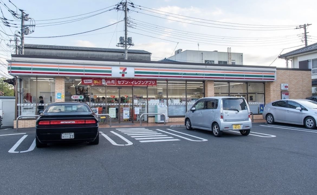 コンビニ　セブンイレブン 足立増田橋店（コンビニ）まで439m