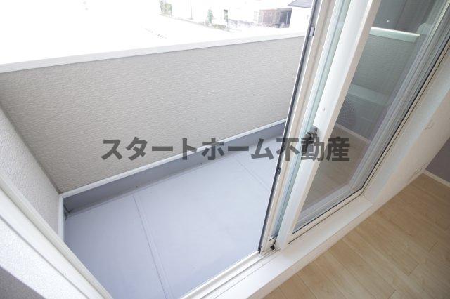 バルコニー　開放的で明るい空間を演出してくれるバルコニーです