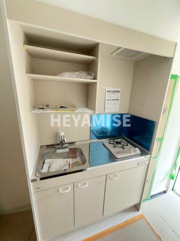 キッチン　建築途中のお部屋の写真となります。