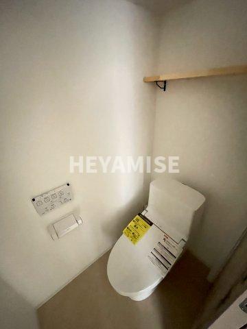 トイレ　建築途中のお部屋の写真となります。