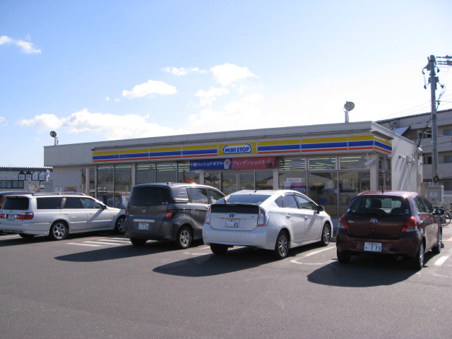 コンビニ　ミニストップ（コンビニ）まで643m