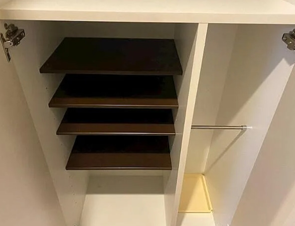 玄関　別部屋の写真を使用しております。