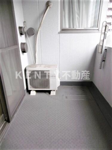 バルコニー　外からの目が気にならないバルコニーで洗濯物が干せます