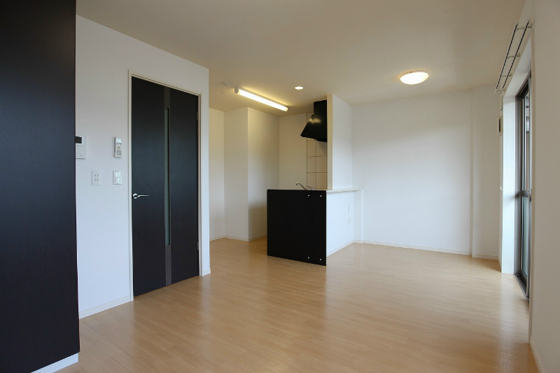 居室・リビング　※参照※別号室の写真です。広さも十分で家具の配置もしやすい横