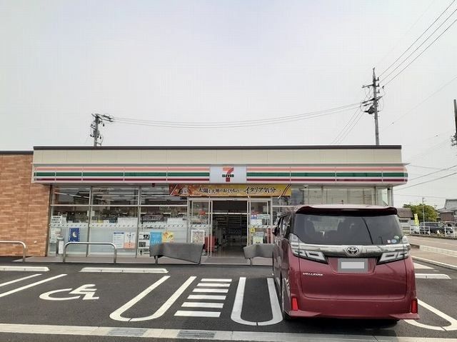 コンビニ　セブンイレブン　尾崎町店（コンビニ）まで350m