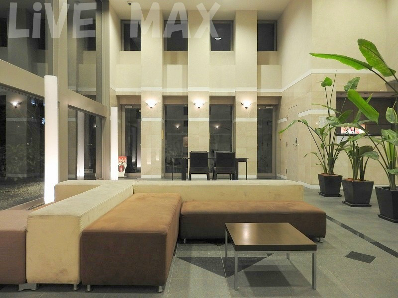 ロビー　TVモニターホンがあり      面も安心！