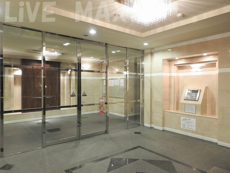 エントランス　広々としてます！