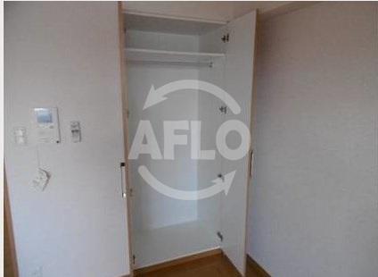 収納　クレアート難波南イービス　クローゼット