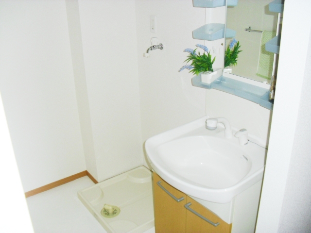 洗面設備　同物件別号室の写真です。