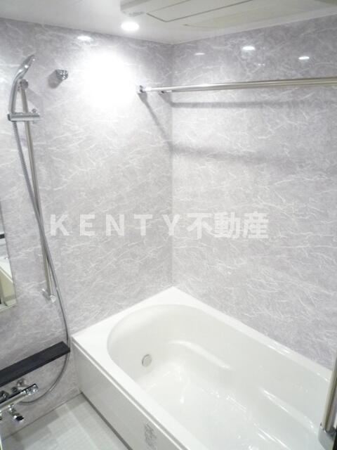 バス・シャワールーム　落ち着いた空間のお風呂です