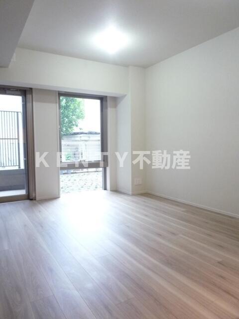 居室・リビング　こちらの居間で趣味の時間をお楽しみください