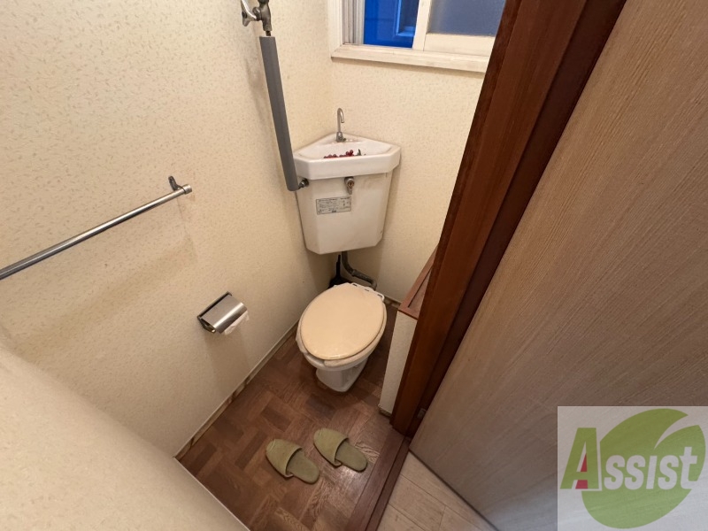 トイレ　こちらはトイレです。清潔感があり、安心して使用できます。