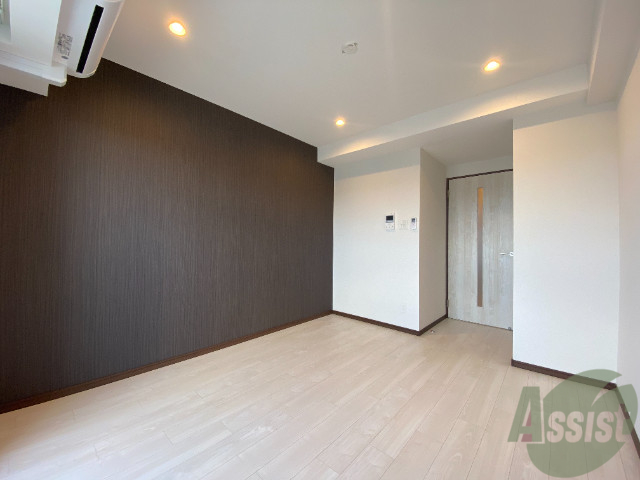 その他部屋・スペース　天井にはダウンライトが。柔らかい雰囲気のお部屋です。