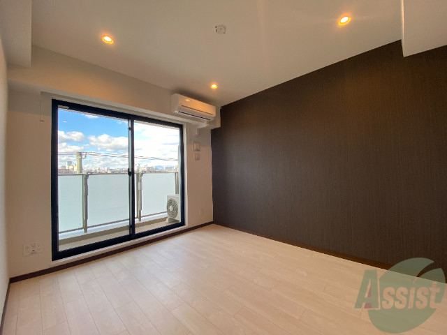 居室・リビング　明るくて清潔感がある広々としたお部屋でゆったり休めます。