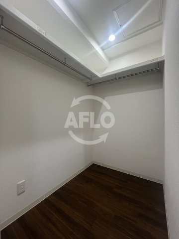 収納　ISハイツ新大阪　ウォークインクローゼット