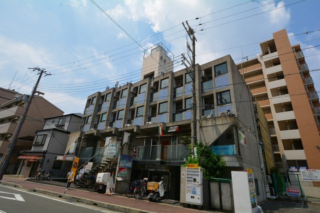 建物外観　コインランドリーあります♪