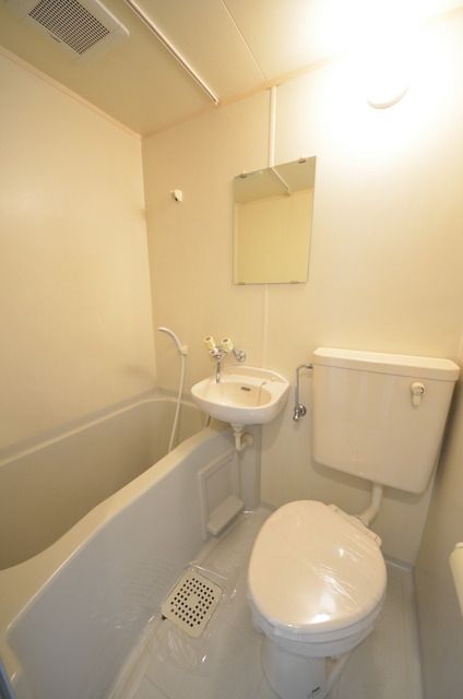 バス・シャワールーム　☆お風呂はちゃんとシャワーカーテンレール付き☆