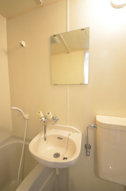 洗面設備　☆鏡があると身だしなみを整えやすいですね☆