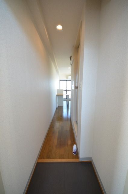 玄関　☆リビングが見えにくいからプライベートを守れます☆