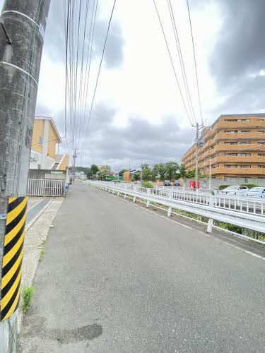 建物外観　物件前道路