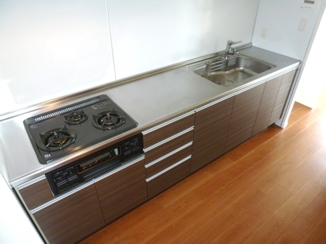 キッチン　３口ガスコンロのシステムキッチン♪