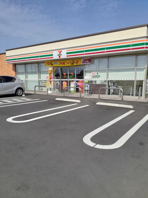 コンビニ　セブンイレブン（コンビニ）まで300m