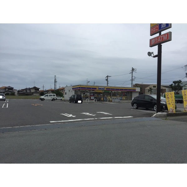 コンビニ　ミニストップ津白塚店（コンビニ）まで523m