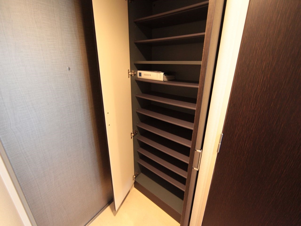 玄関　シューズボックス付