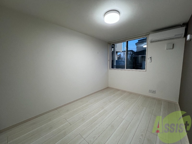 その他部屋・スペース　別角度からの洋室です。広々としていますね。