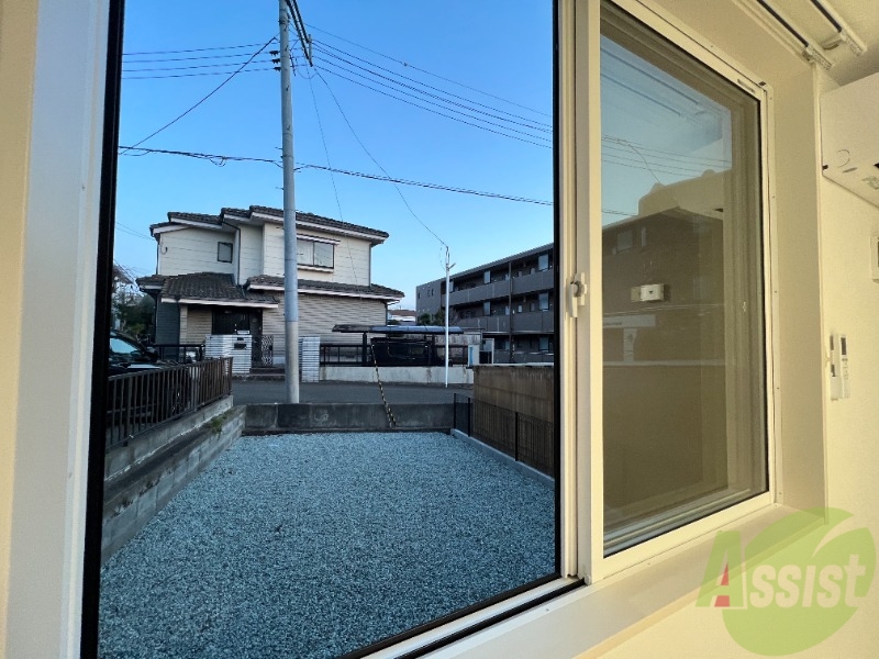 バルコニー　バルコニーはなく、お洗濯物は中に干して頂きます。